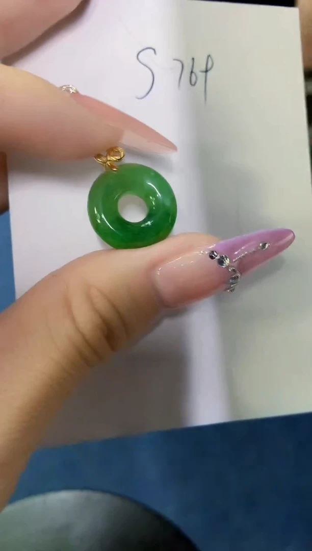翡翠未镶嵌颈饰天然缅甸a货翡翠