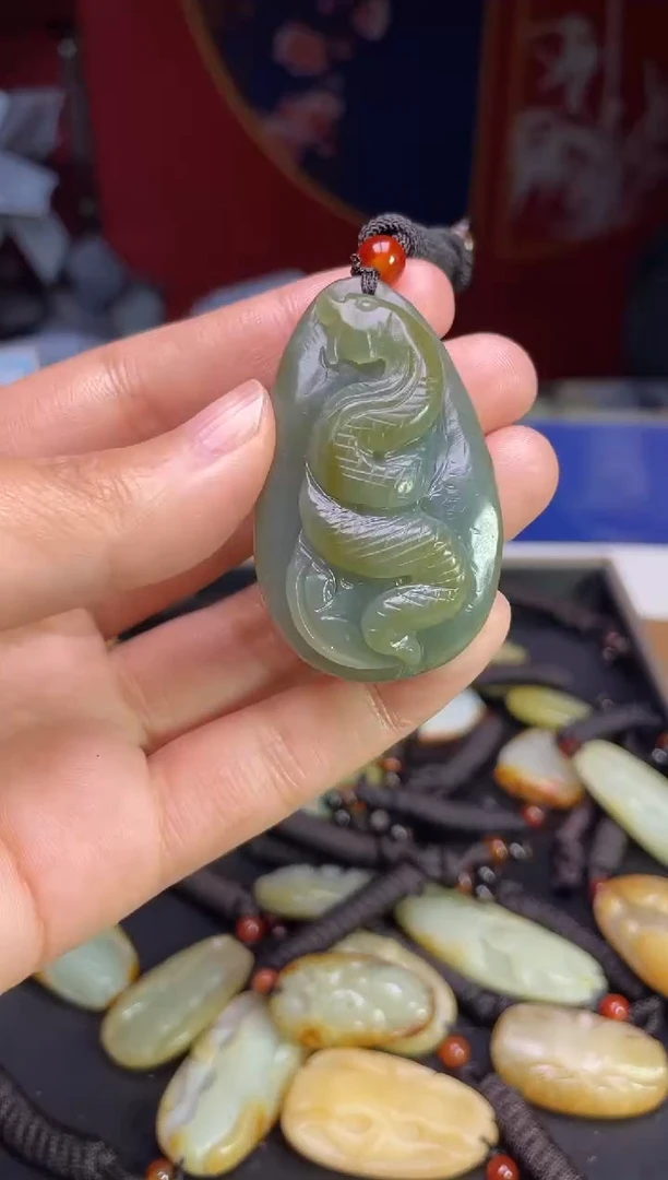 颈饰未镶嵌和田玉1