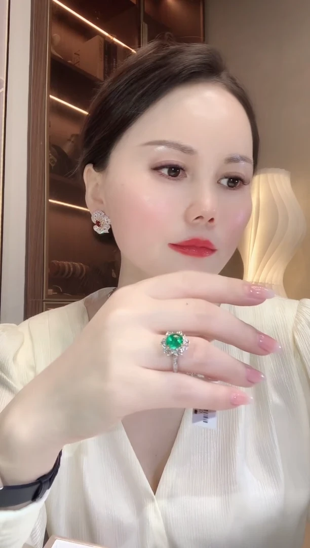 戒指18K金镶嵌祖母绿A91