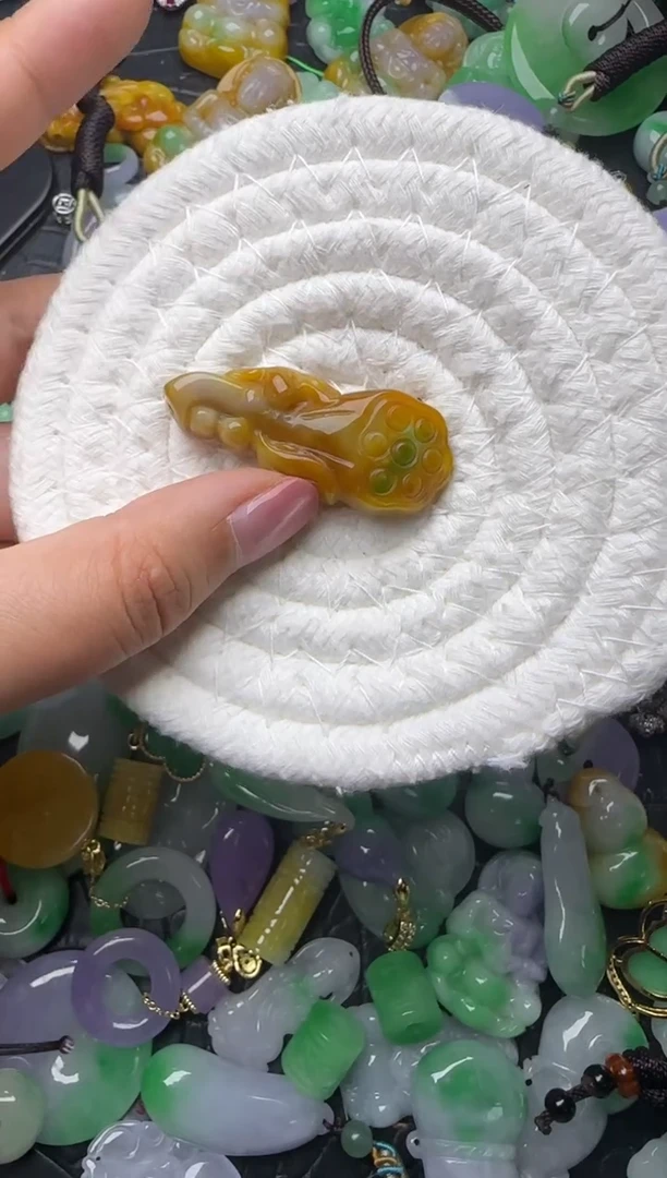 颈饰未镶嵌翡翠缅甸翡翠吊坠