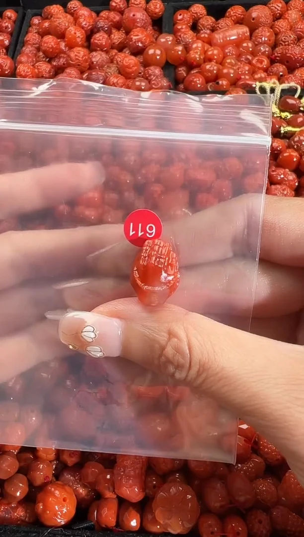 颈饰未镶嵌南红玛瑙1