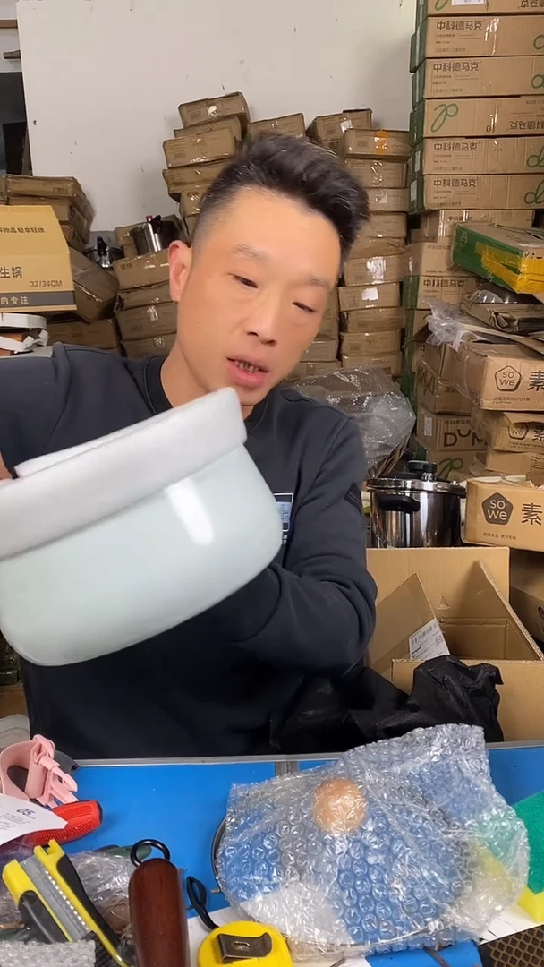 1珐琅大肚奶锅18有盖 微瑕