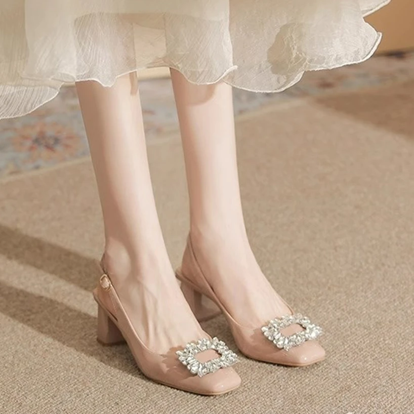 脚尖时尚~凉鞋女粗跟方头夏新款水钻方扣包头后空伴娘配裙高跟鞋