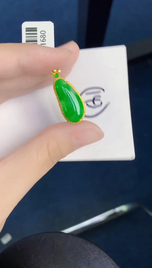 翡翠18K金镶嵌颈饰天然翡翠缅甸A货