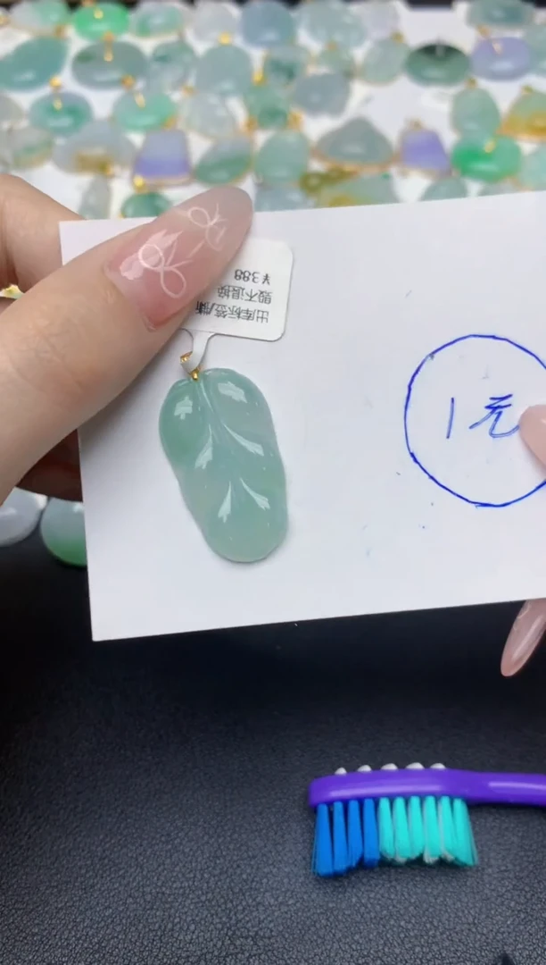 翡翠18K金镶嵌颈饰天然翡翠A货