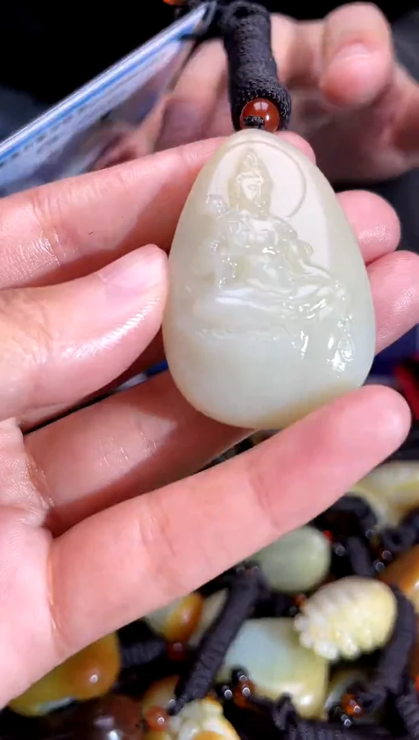 和田玉未镶嵌颈饰1