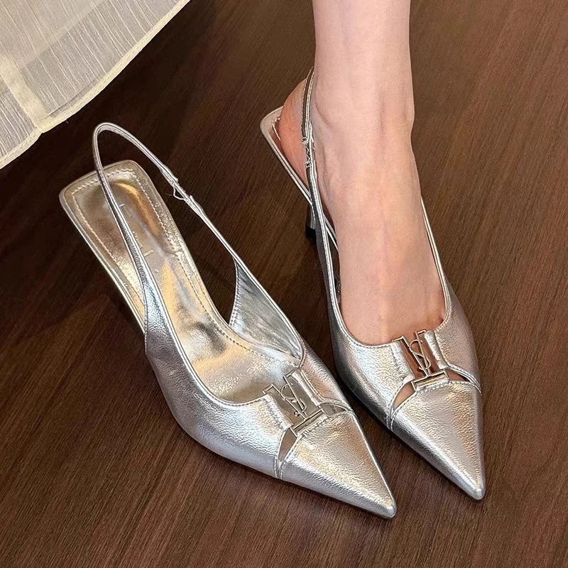 高级银色尖头高跟鞋女2025夏季新款软底浅口后空细跟一字带凉鞋女