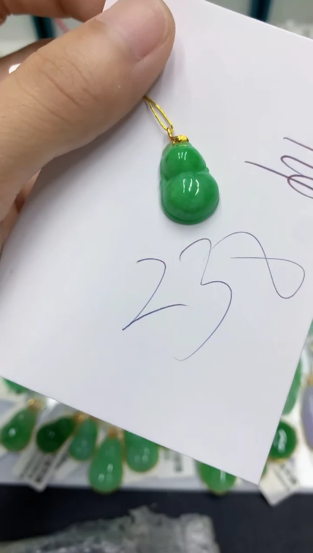 翡翠18K金镶嵌颈饰翡翠