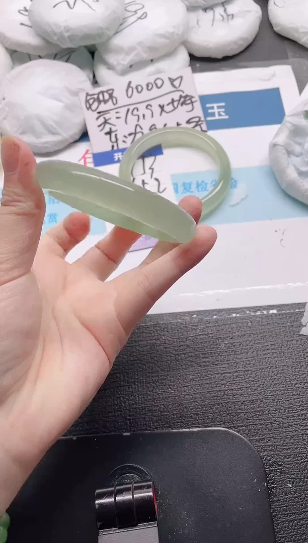 未镶嵌手镯石英质玉154-58