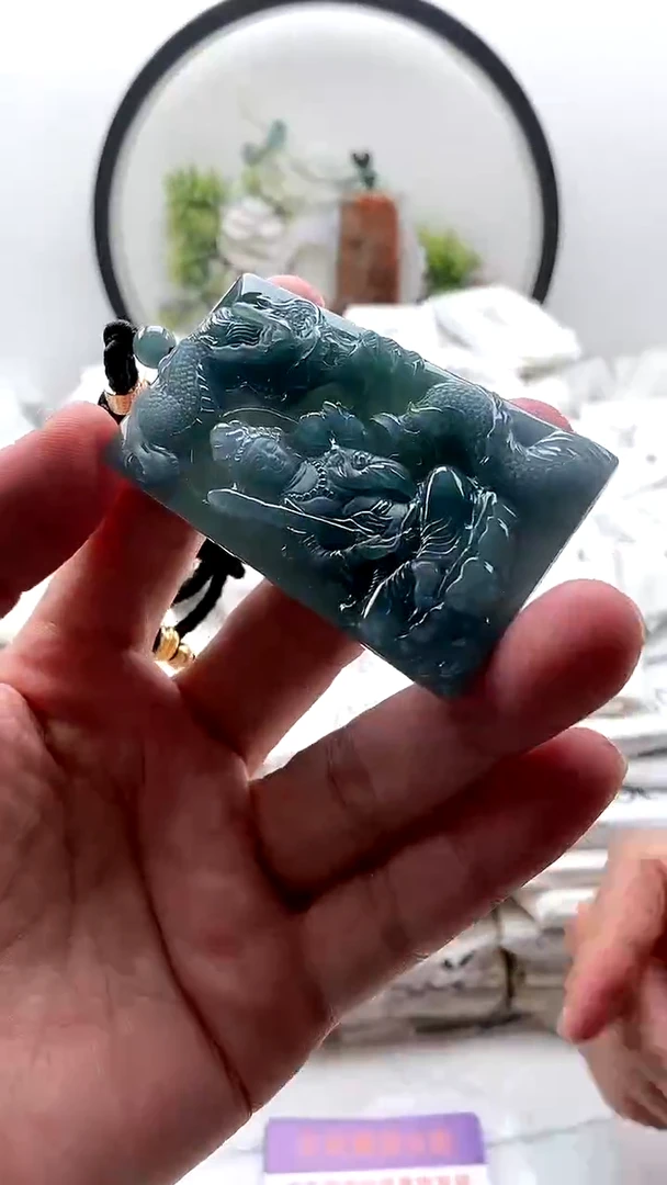 颈饰未镶嵌翡翠虚空藏
