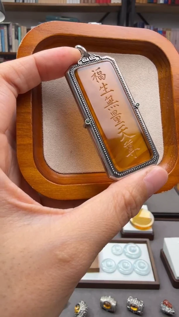 未镶嵌颈饰琥珀无量吊坠