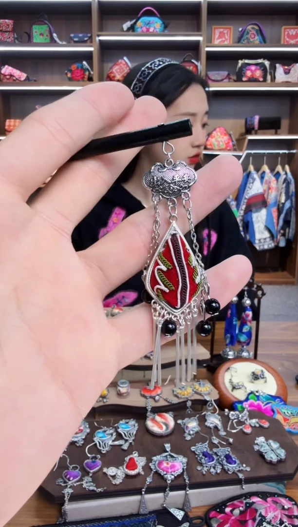 【闪购商品】织绣40蒙阿苏苗绣传承