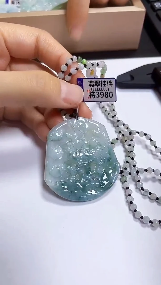 颈饰未镶嵌翡翠鸡
