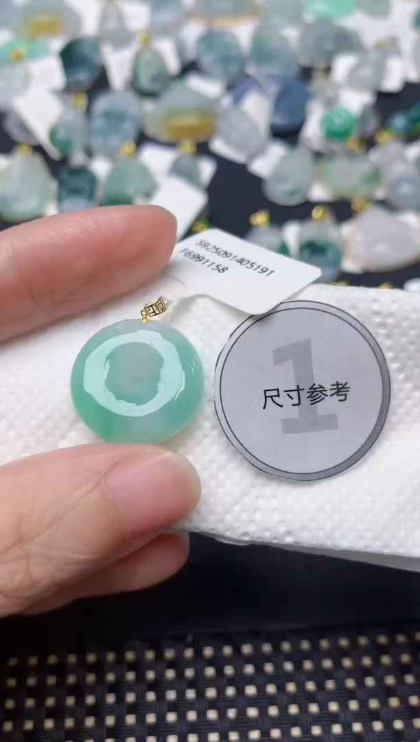 颈饰18K金镶嵌翡翠天然缅甸A货翡翠