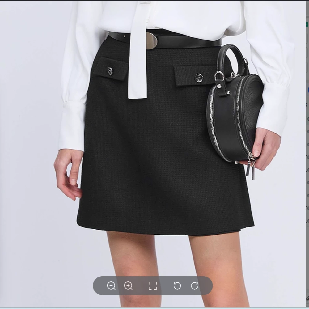 圣迪奥秋季女士黑色时尚短款修身高腰A字半身短裙S23181301