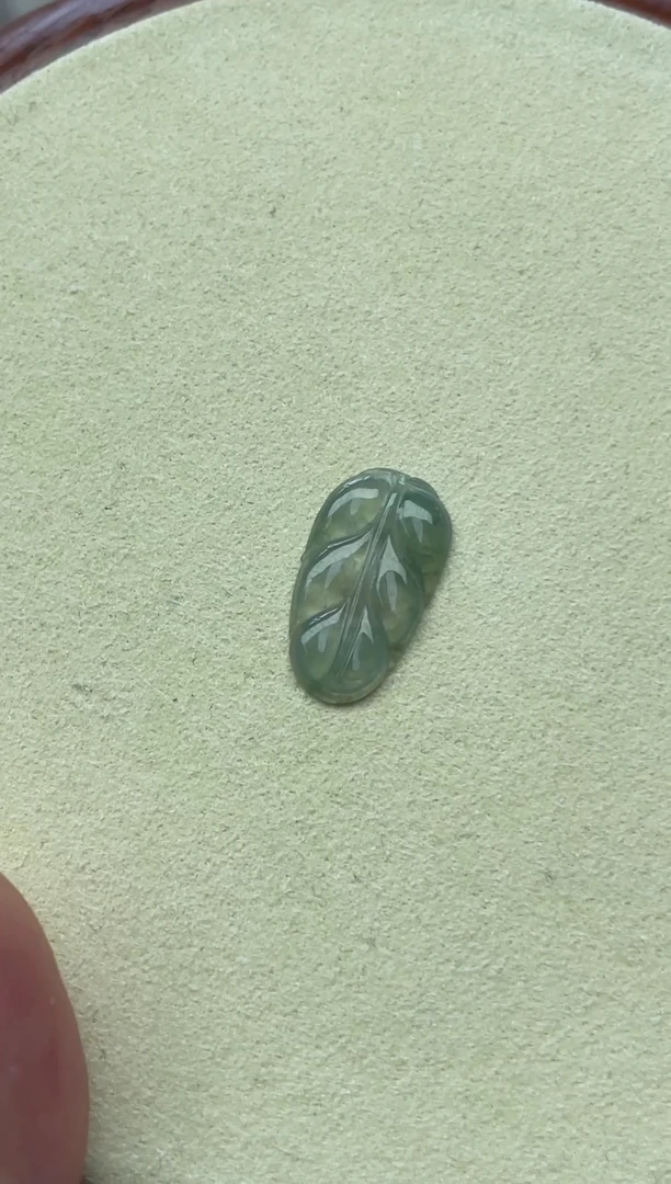 颈饰未镶嵌翡翠（36号链接）纯天然A货缅甸翡翠叶子（裸石）