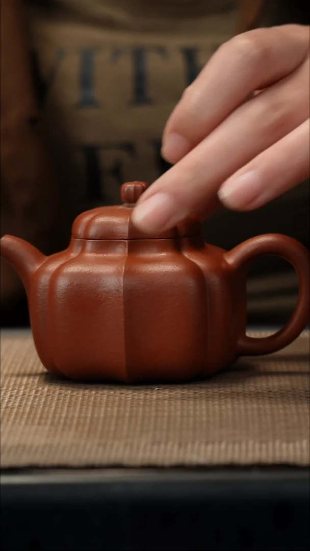 紫砂茶盏生砂朱泥筋纹德钟140CC微瑕