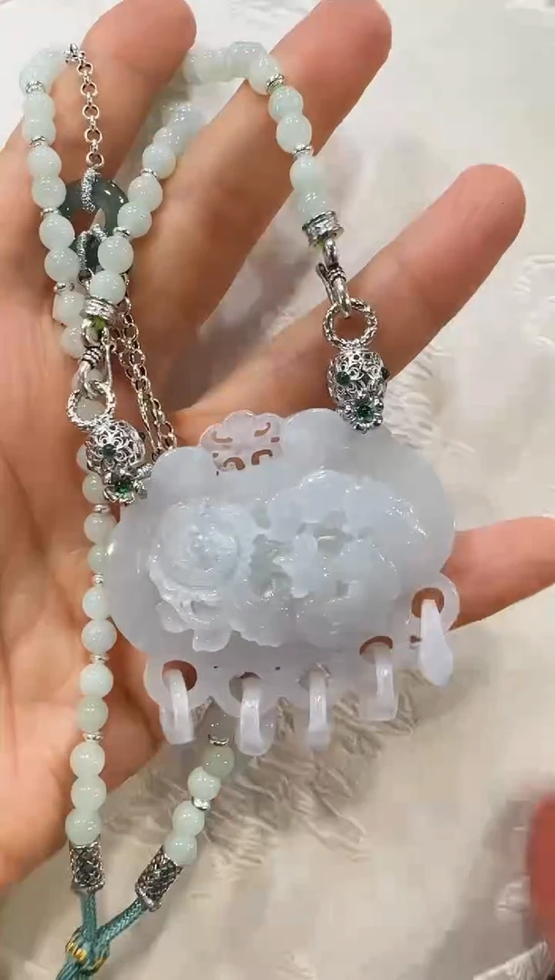 翡翠未镶嵌颈饰国风