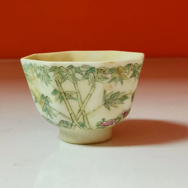 3226清晚期 粉彩瑞竹八棱杯