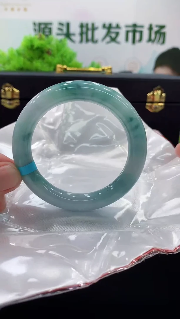 翡翠手镯未镶嵌手镯