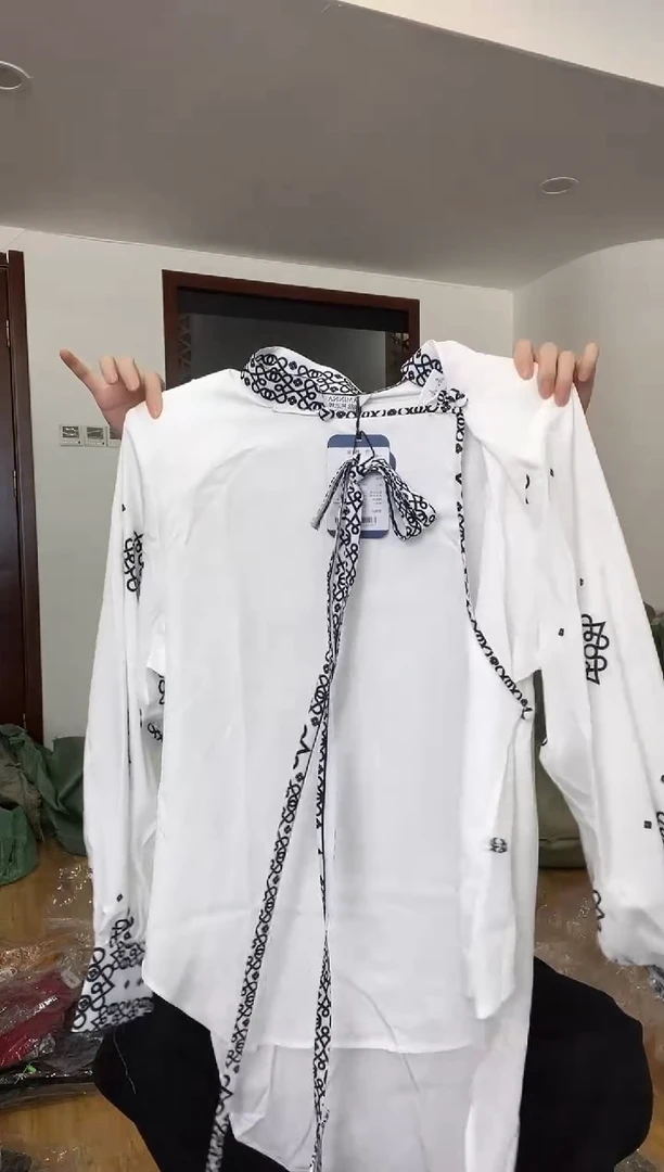 M码       110斤  衬衣 污渍