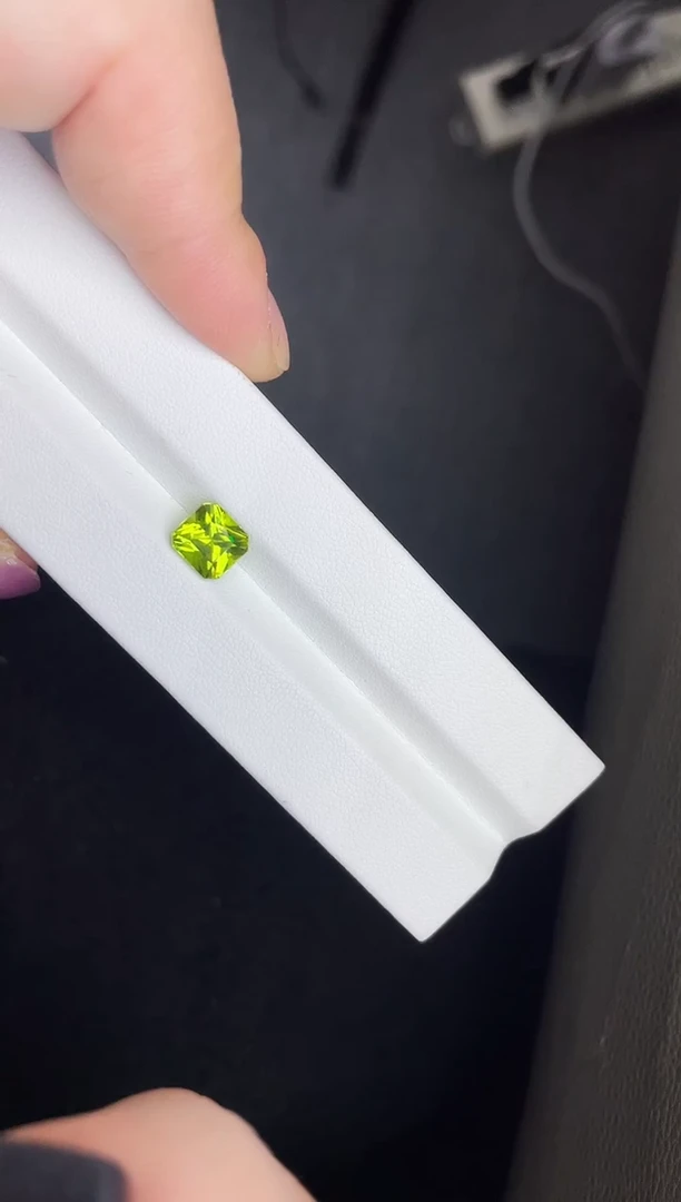 未镶嵌裸石橄榄石2.7ct