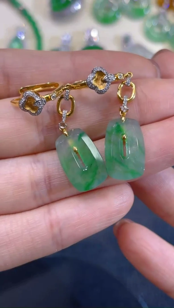 颈饰18K金镶嵌翡翠团购8