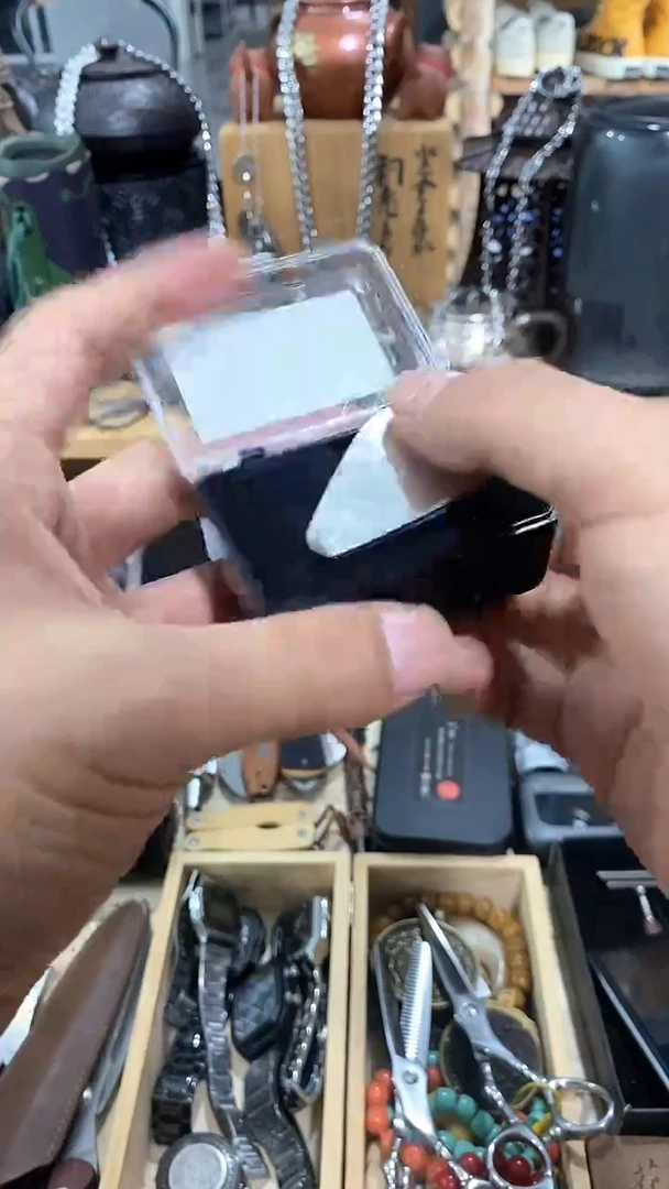 瓷片闪购商品  如图所示