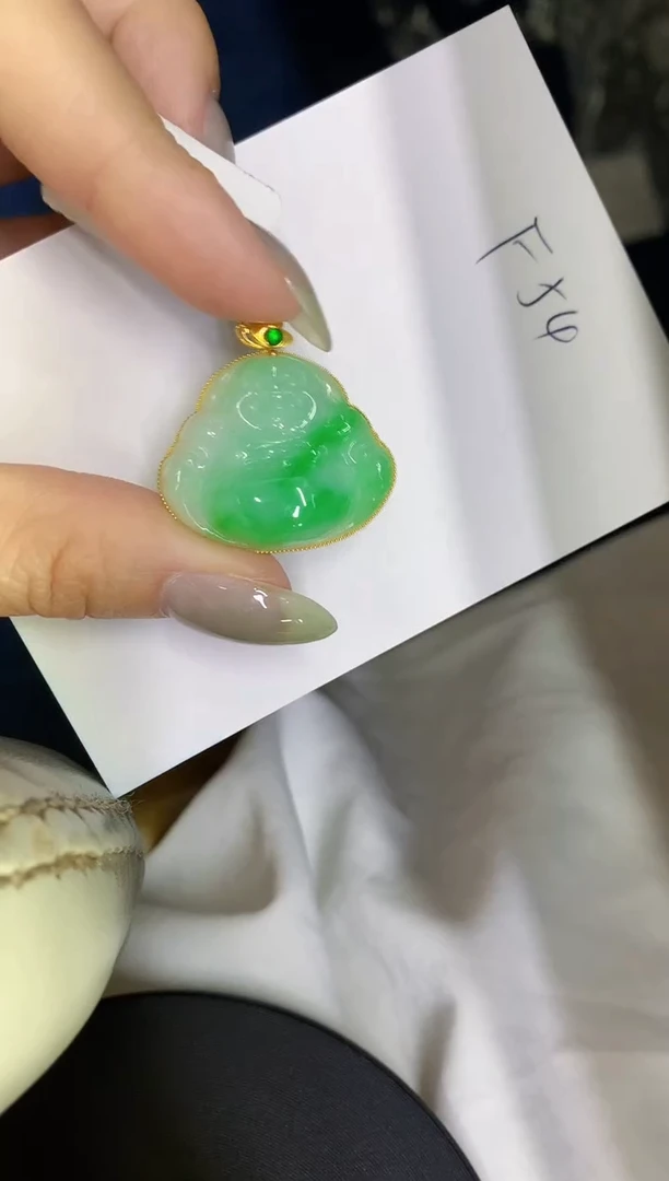 翡翠18K金镶嵌颈饰缅甸天然翡翠A货