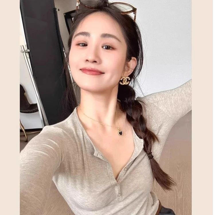 别致小众半开领亨利长袖T恤女春季修身老钱风高级感半扣弹力上衣