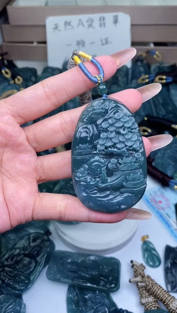 颈饰未镶嵌翡翠