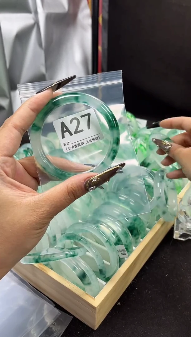 【闪购商品】石英岩玉手镯未镶嵌A27