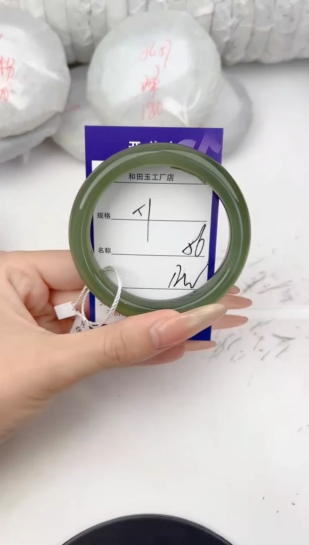 和田玉手镯未镶嵌51颜色微差无瑕疵