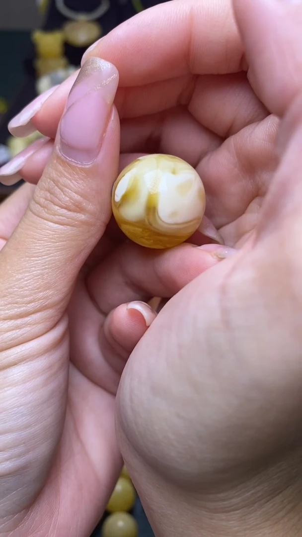 未镶嵌琥珀裸石葵. 1