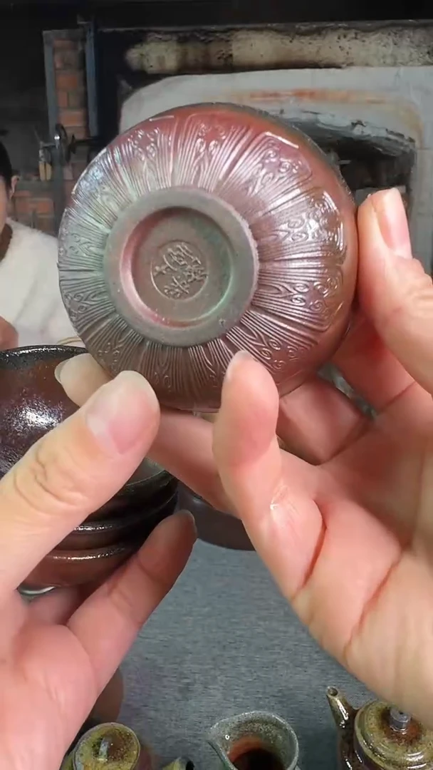 茶壶紫砂红皮龙莲花小号