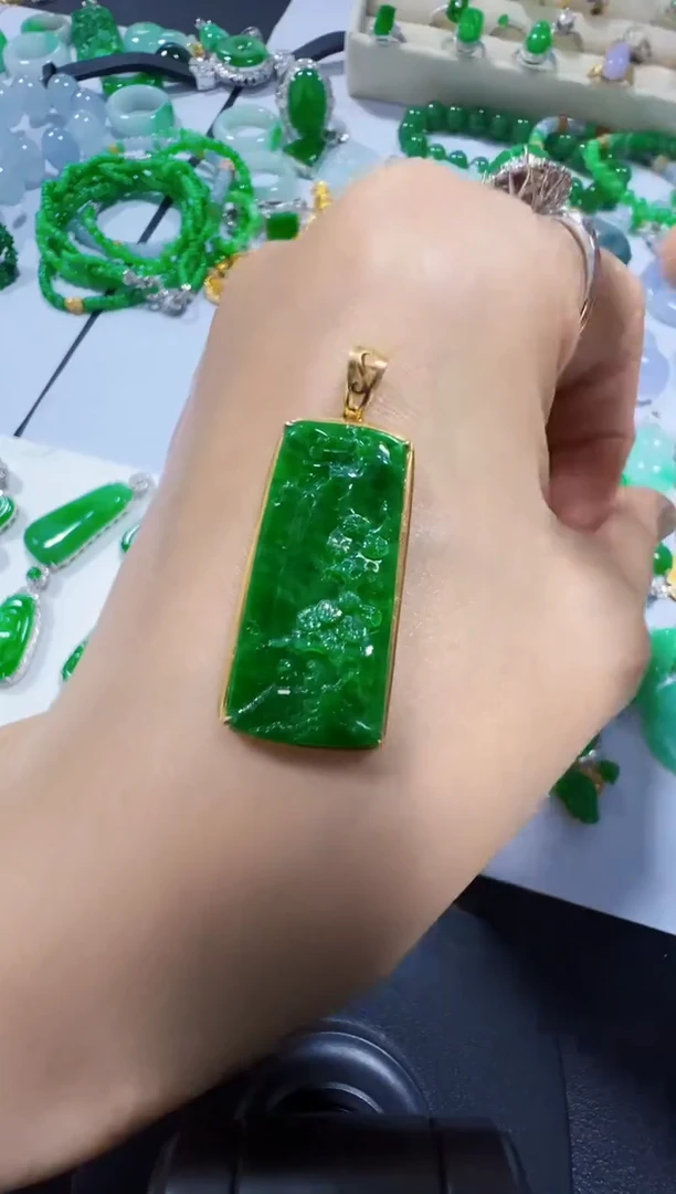 吊坠(不含链)18K金镶嵌翡翠1980