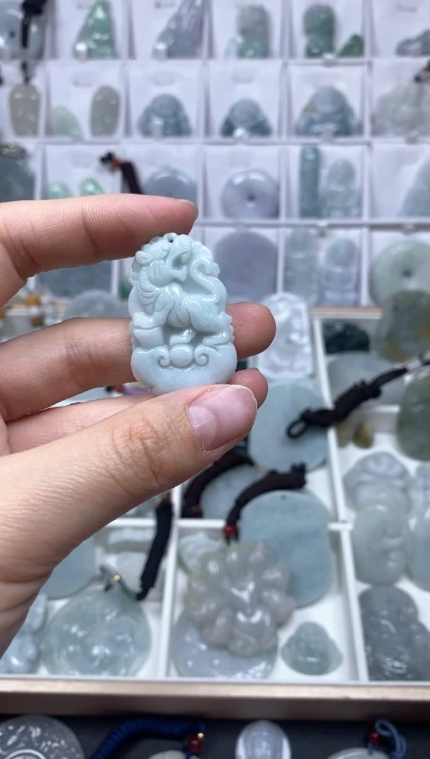 【闪购商品】翡翠颈饰未镶嵌虎