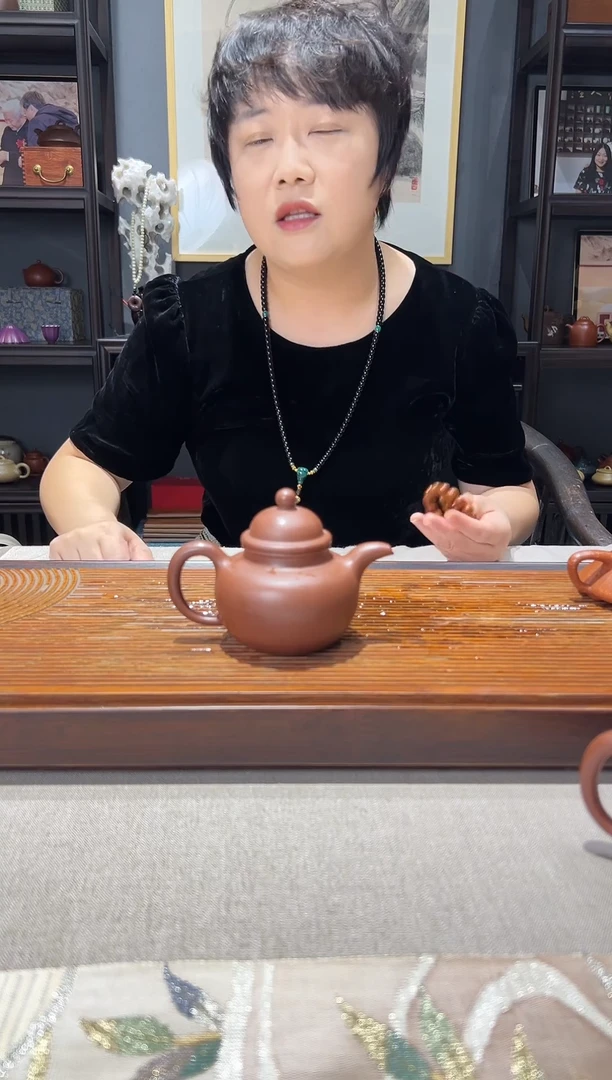 茶壶紫砂底曹清  寿珍掇球
