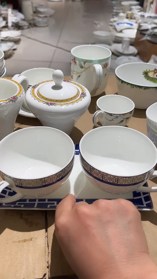 瓷1个长方盘+2个杯子蓝格