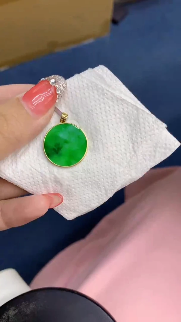 颈饰18K金镶嵌翡翠1