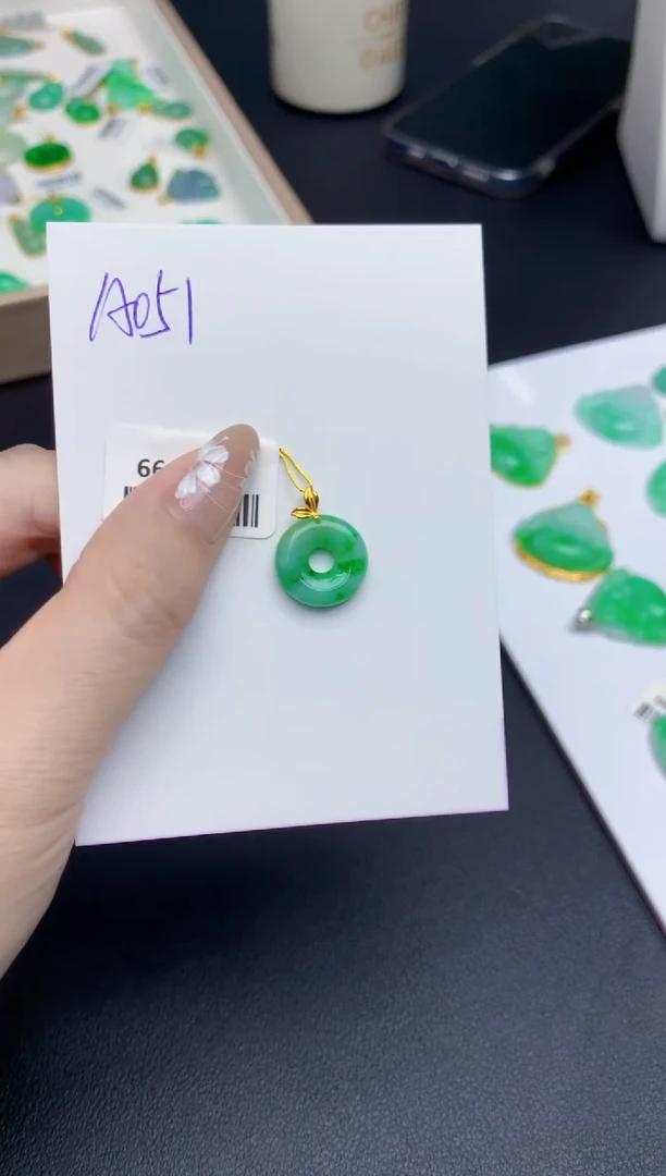 翡翠18K金镶嵌颈饰11111111