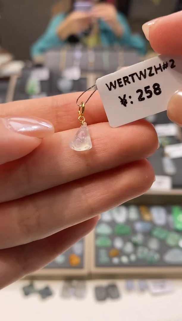 颈饰18K金镶嵌翡翠莲蓬