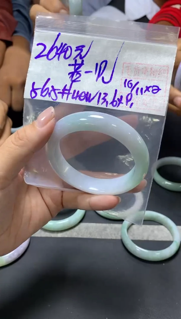 未镶嵌定制翡翠若***?+手镯56.5#2640元  毛货需抛光