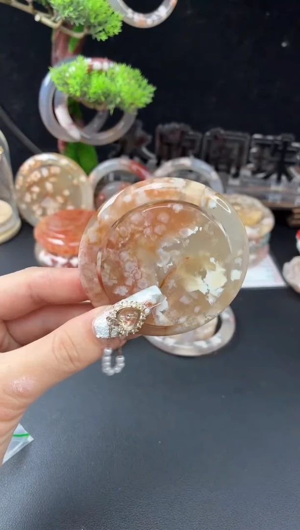 未镶嵌手镯（圆镯）石英质玉52