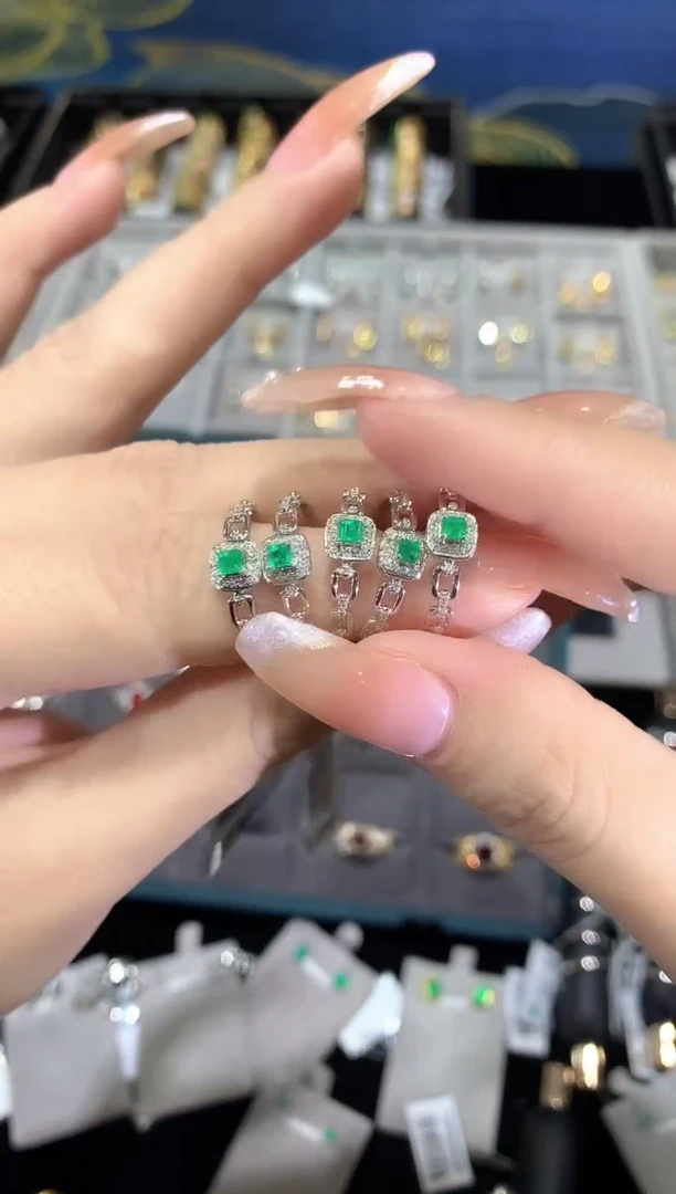 戒指18K金镶嵌祖母绿祖母绿戒指多样性发一006