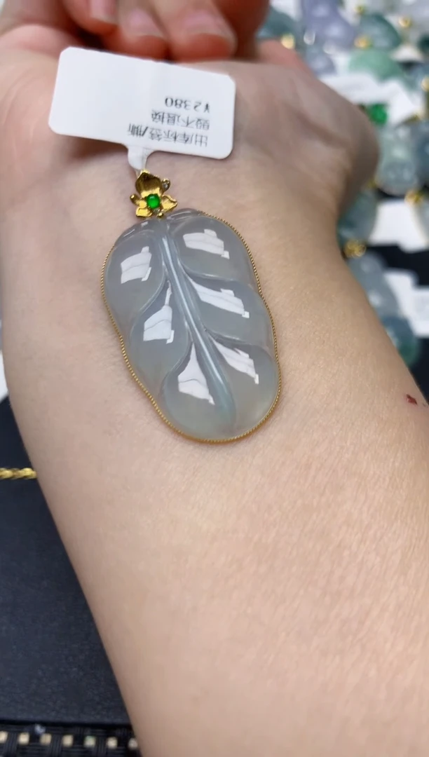 颈饰18K金镶嵌翡翠天然缅甸A货翡翠