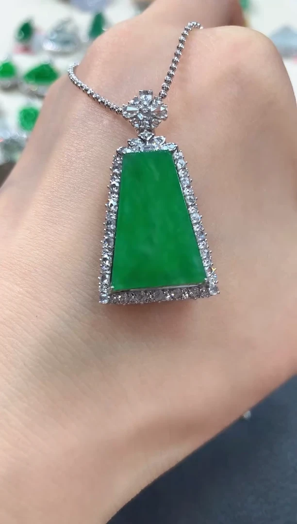 【闪购商品】翡翠吊坠(不含链)18K金镶嵌b138       