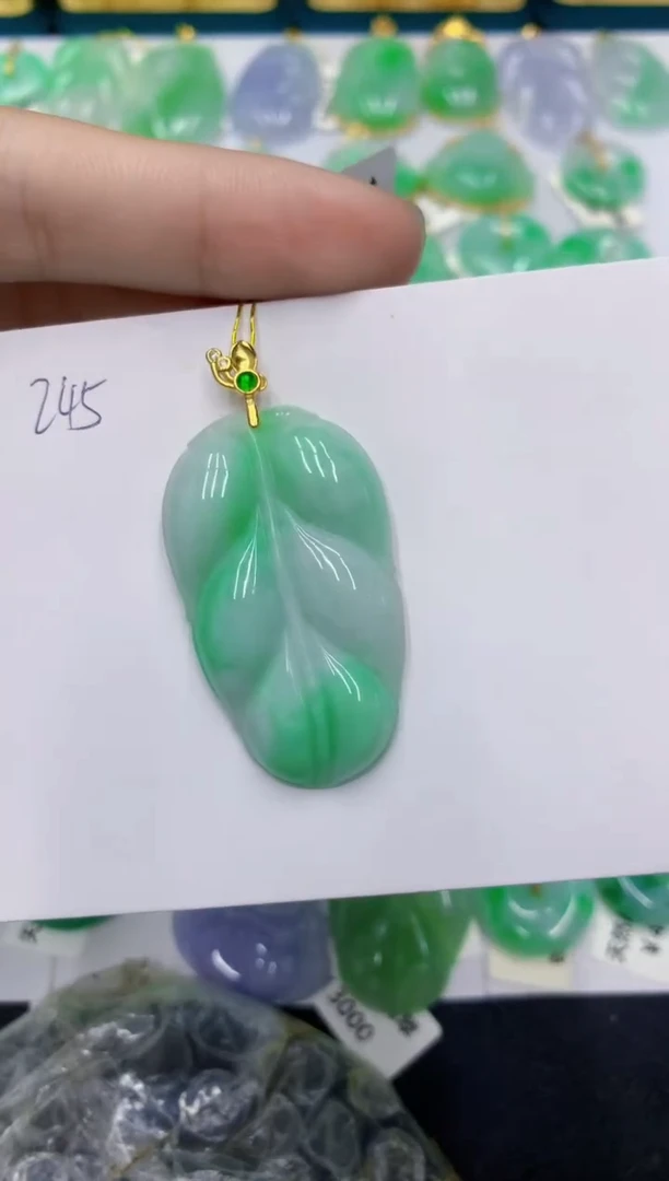 颈饰未镶嵌翡翠 翡翠