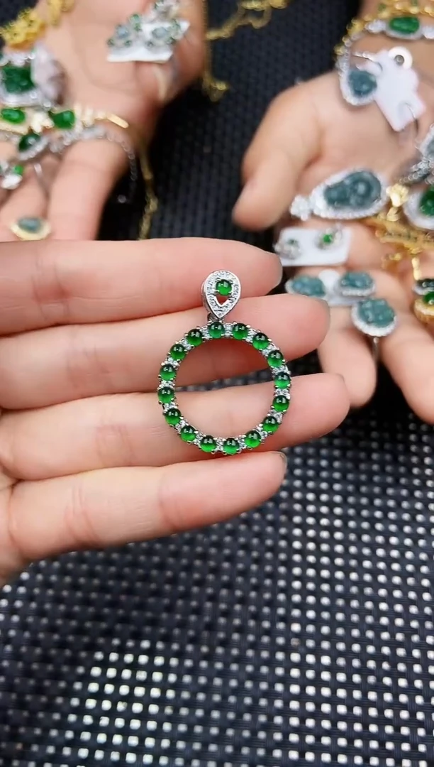 翡翠未镶嵌颈饰111111111