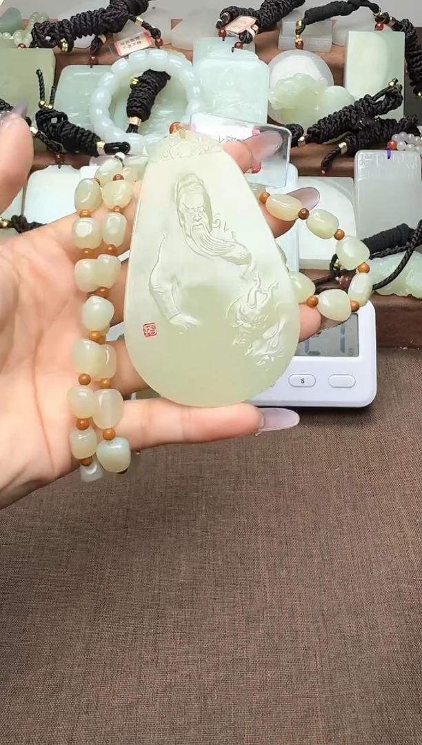 颈饰未镶嵌和田玉1